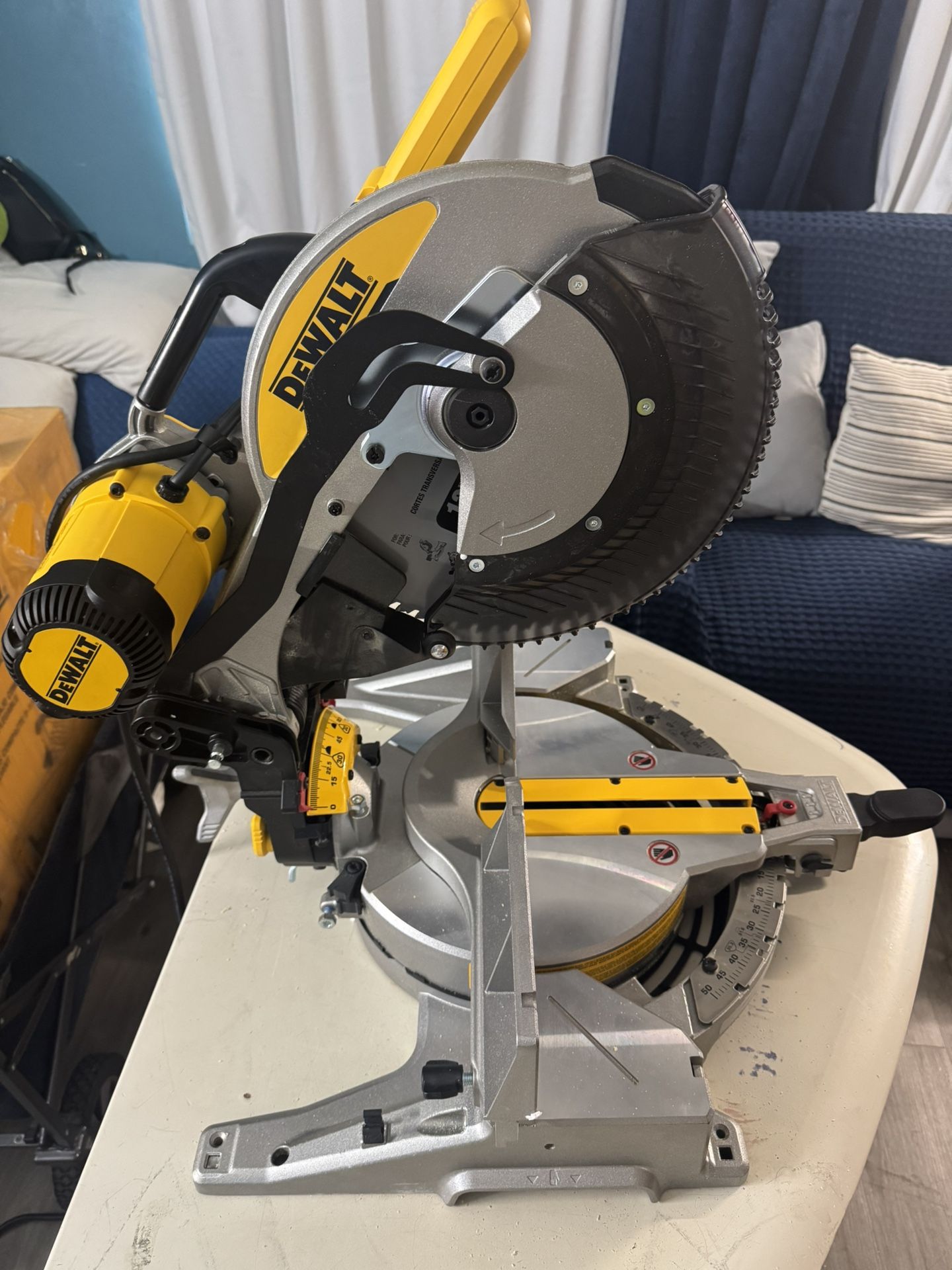 Dewalt 15 Amp Corded 12inch Compound Double Bevel Miter Saw