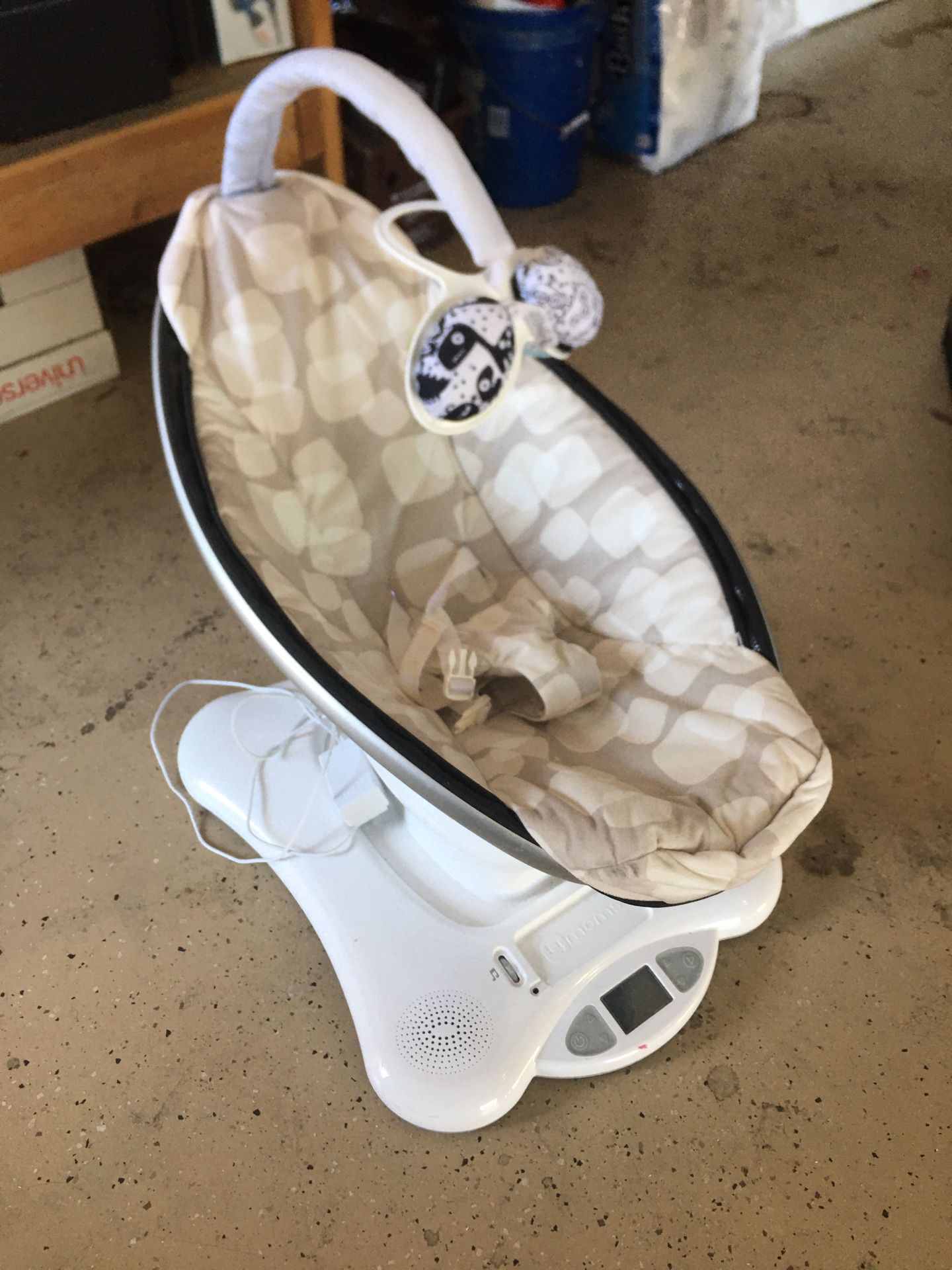 Mamaroo baby swing