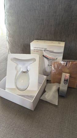 Light therapy wrinkle reducing