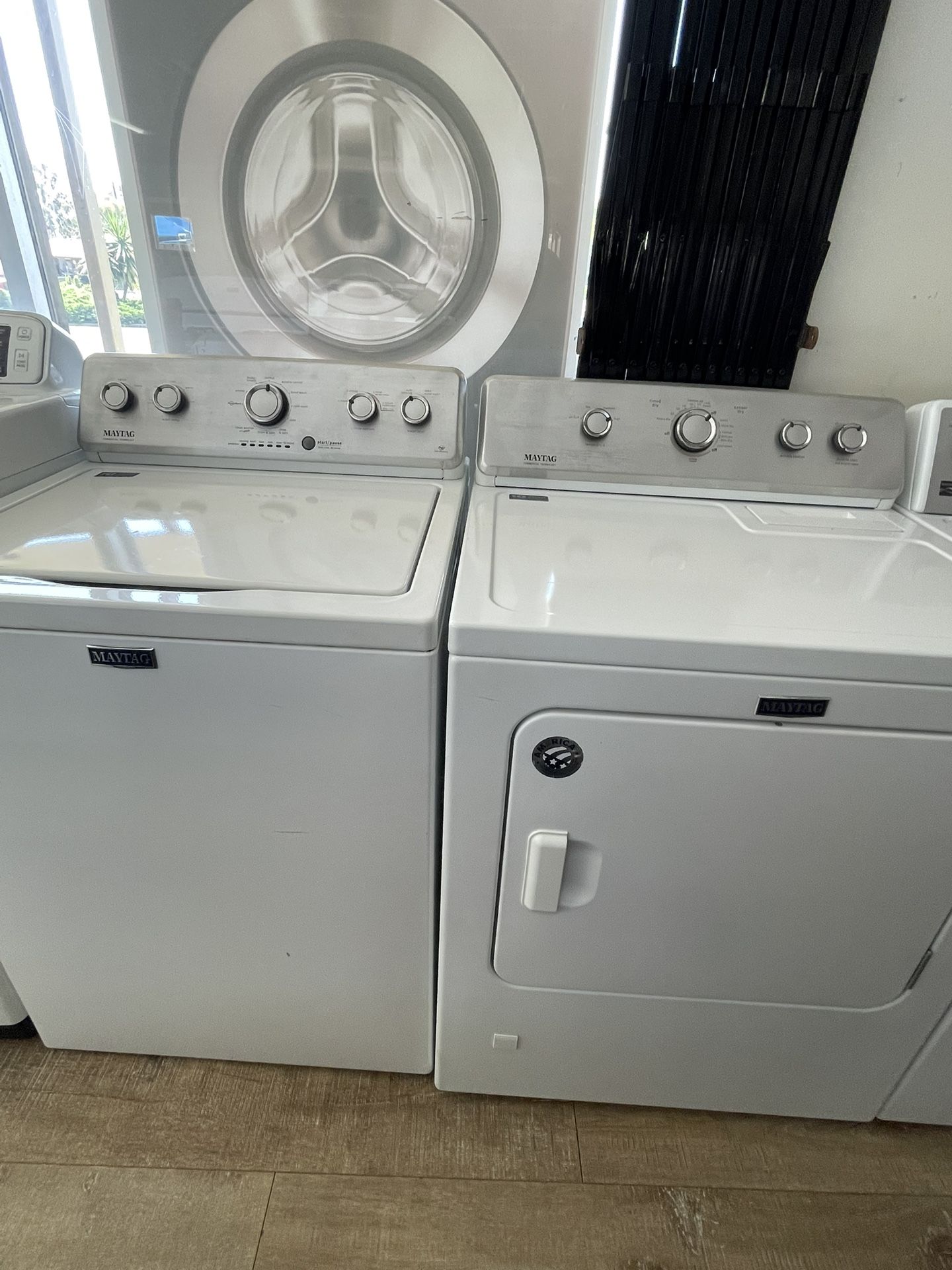 Maytag Gas Dryer And Washer Set In Excellent Condition