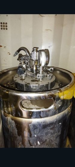 Stainless Steel Pressure Vessel with Valve Assembly
