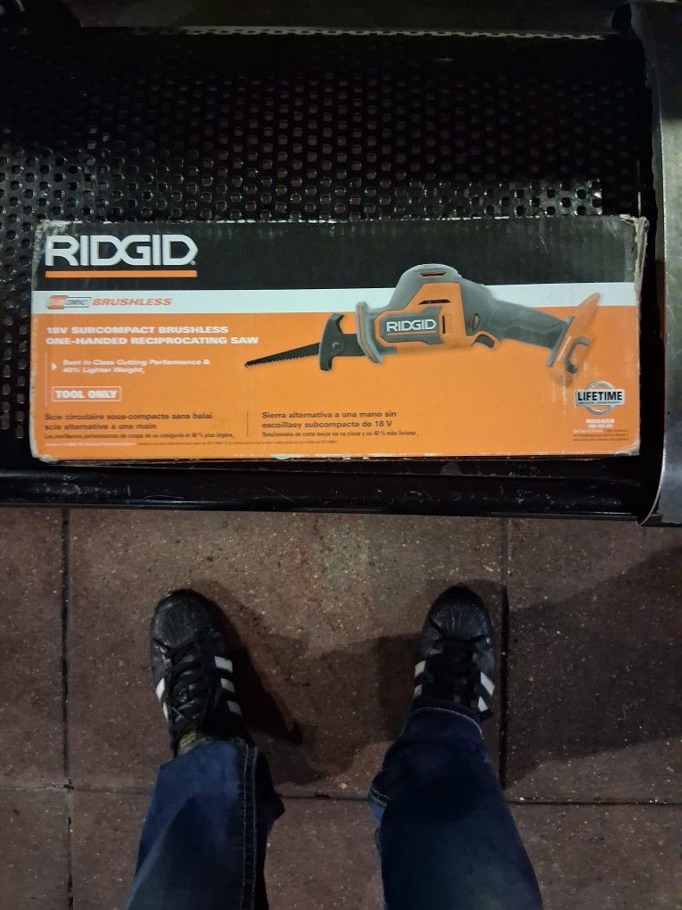 Rigid 18V Compact Sawzall