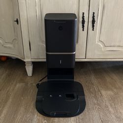 Roomba s9+ vacuum charger