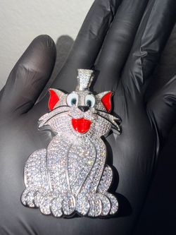 VVS Moissanite (tom the cat) pendant