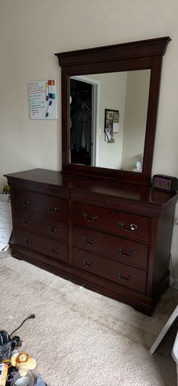 6 Drawer Dresser with mirror