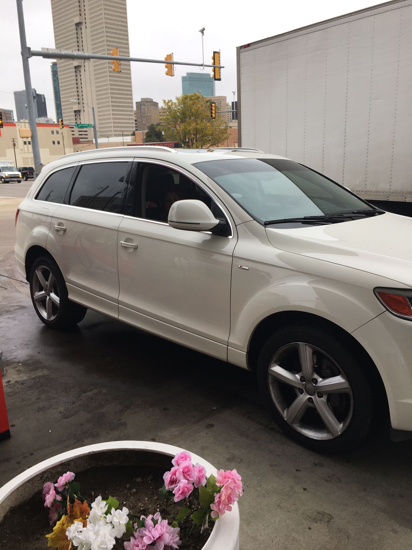 Audi Q7 3 roll seater 110,000 miles runs very good deasle gas I’m the 2nd owner non smoker and first owner was a non smoker owned it for 9 years! I