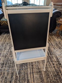 Wooden kids easel excellent condition