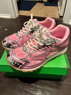 Pink bottages