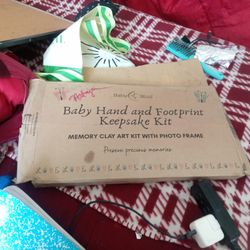 Very Nice Baby 🍼 Gift 🎁 Picture 🖼️ 🪟 Frame+ Foot And ✋ Hand Print 👣 Set For You And Your Baby!!!!!!!!