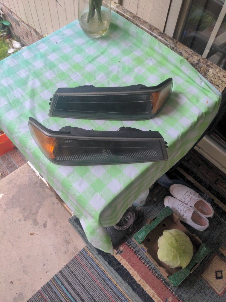 2012 Chevrolet Colorado Front Turn Signal Lights