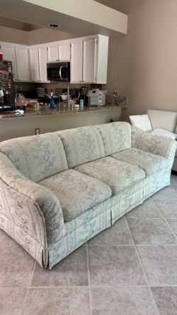 Vintage Floral Sleeper Sofa / Pull-Out Bed Couch