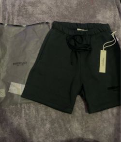Black essential shorts