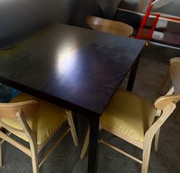 Gratis mesa con sillas/ Free dining table with chairs