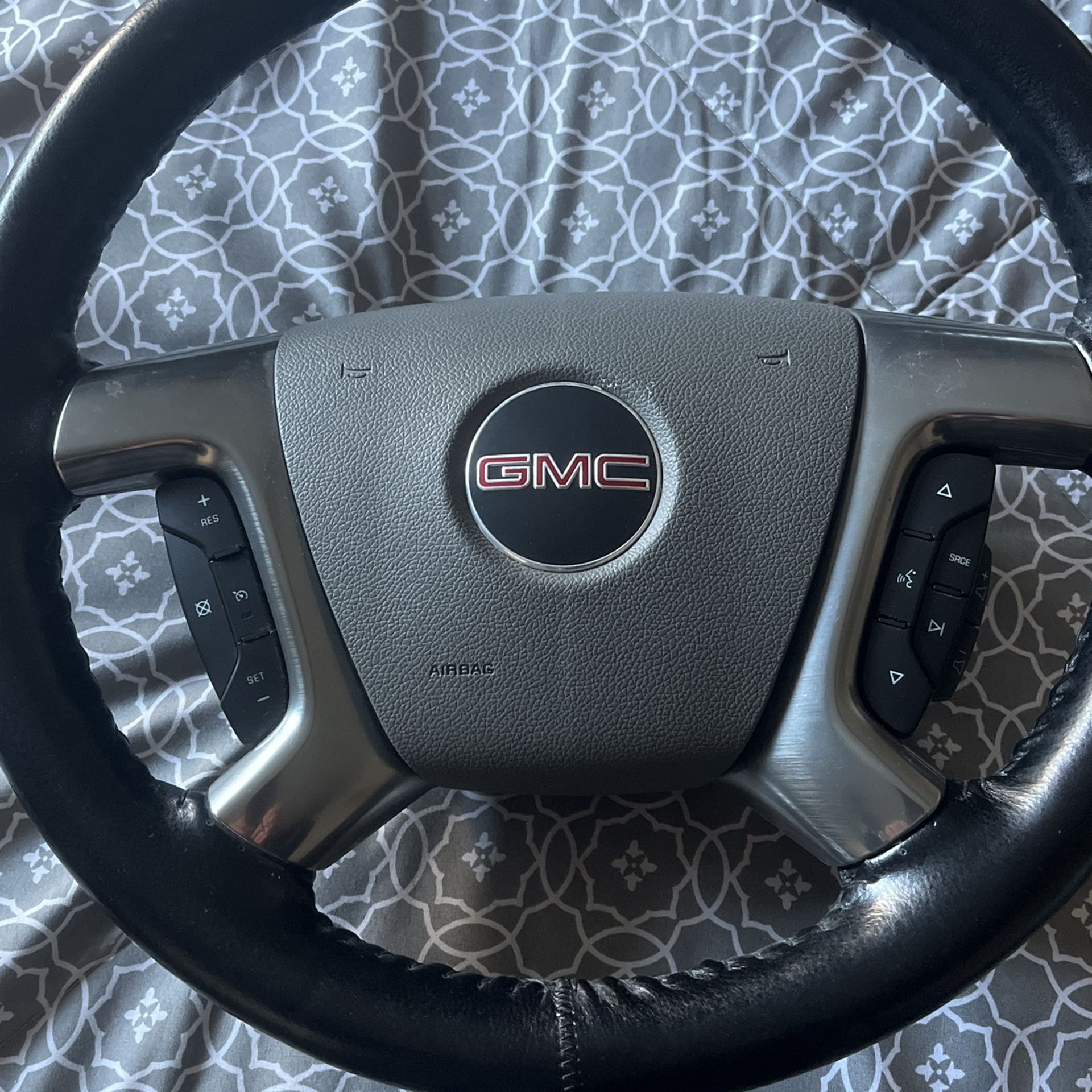 GMC 15.5” Steering Wheel With Controls And Air Bag Included
