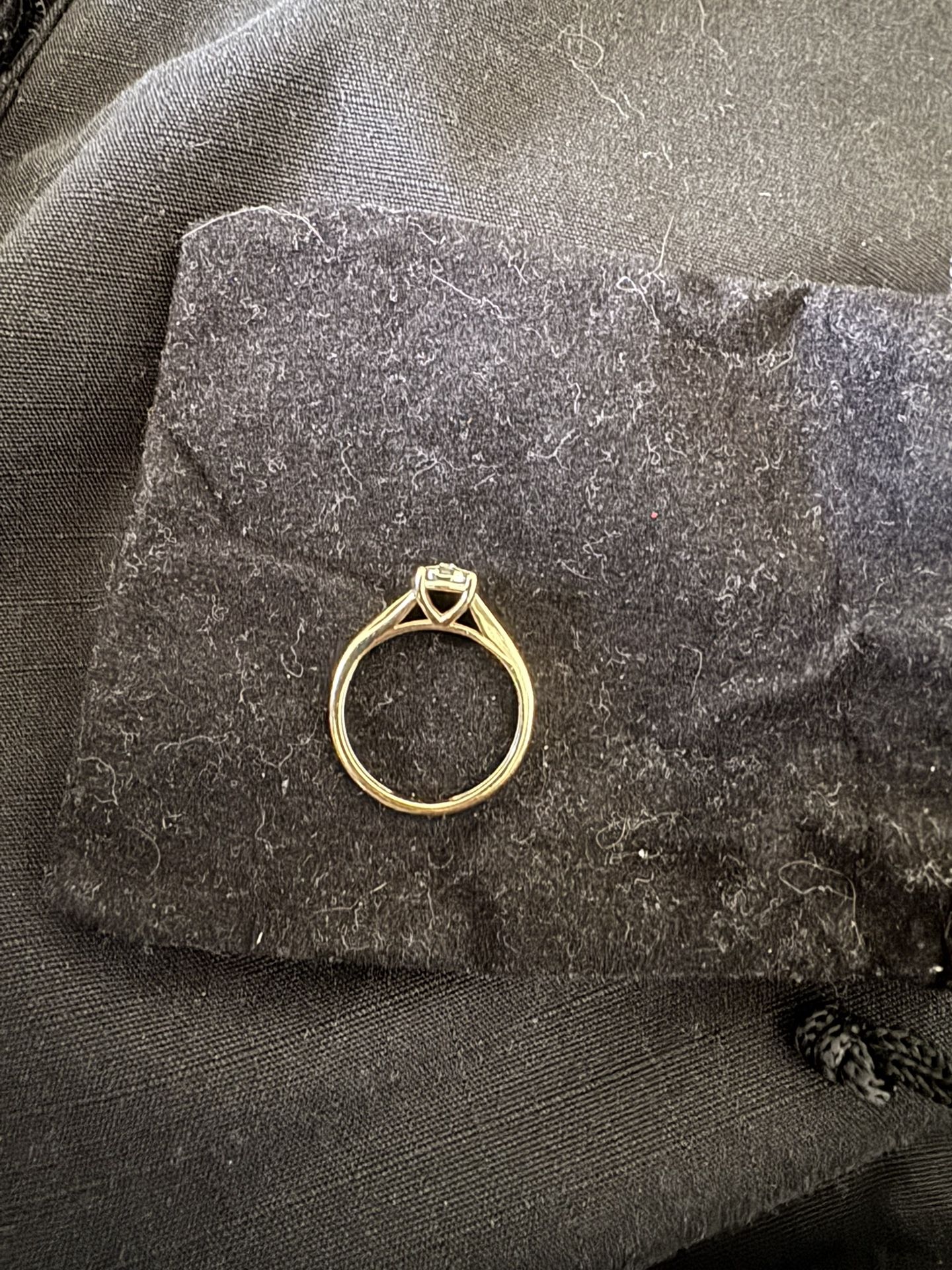 Good ring with diamonds