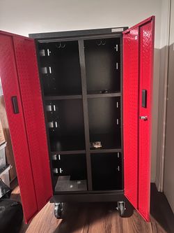 Gladiator cabinets brand new