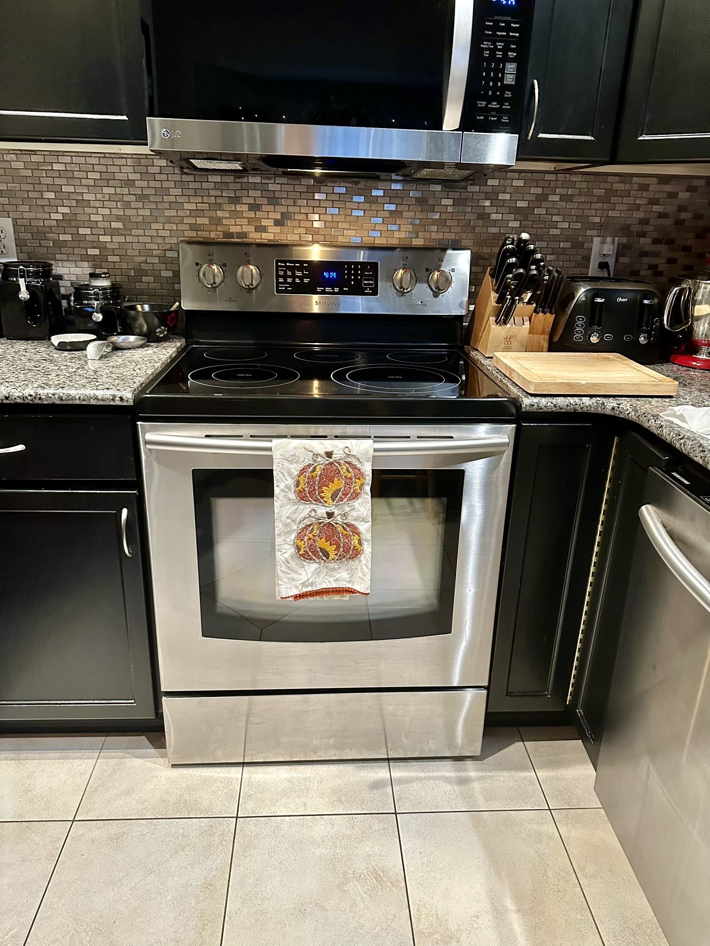 Samsung Glass Top Freestanding Electric Range.