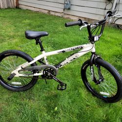 MONGOOSE RAVAGE  BMX BIKE 