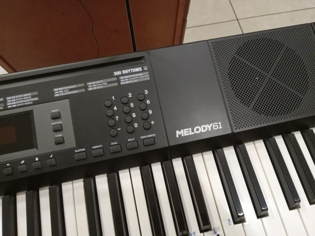 ALESIS Melody 61 Electric Piano Keyboard for Sale in North Bergen, NJ -  OfferUp