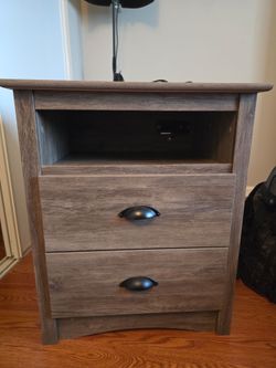 Set of 2 nightstands