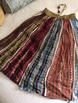 Sz.Med. Multi Color/Pattern Below Knee Shirt