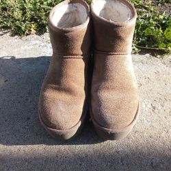 !! Women's UGG Slip-ons Size 8