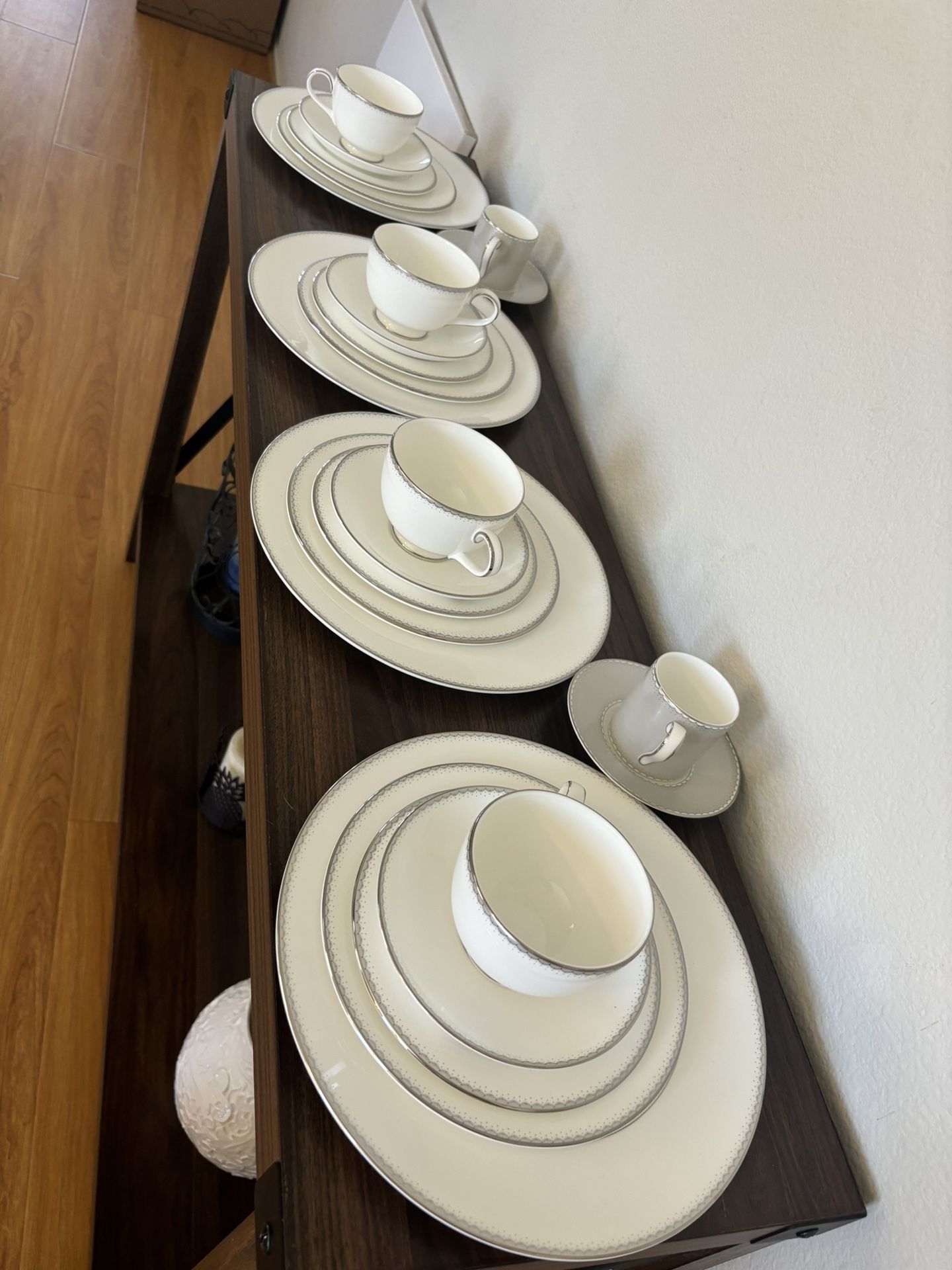 Royal Doulton Monique Lhuillier Dentelle Place settings
