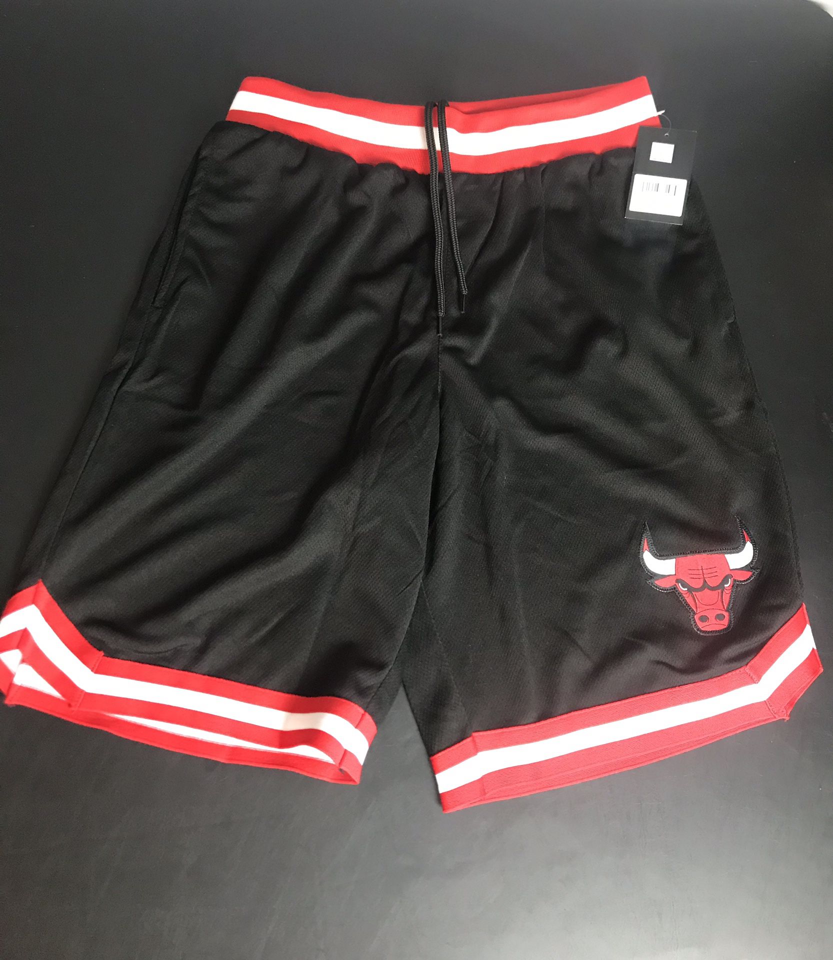 Chicago Bulls NBA Basketball Shorts Black Red Stitched Size Medium NEW with tags