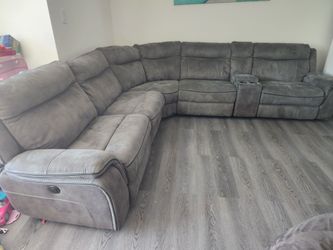 Cindy craford grey suede sofa 2 electric recliners and 1 manual