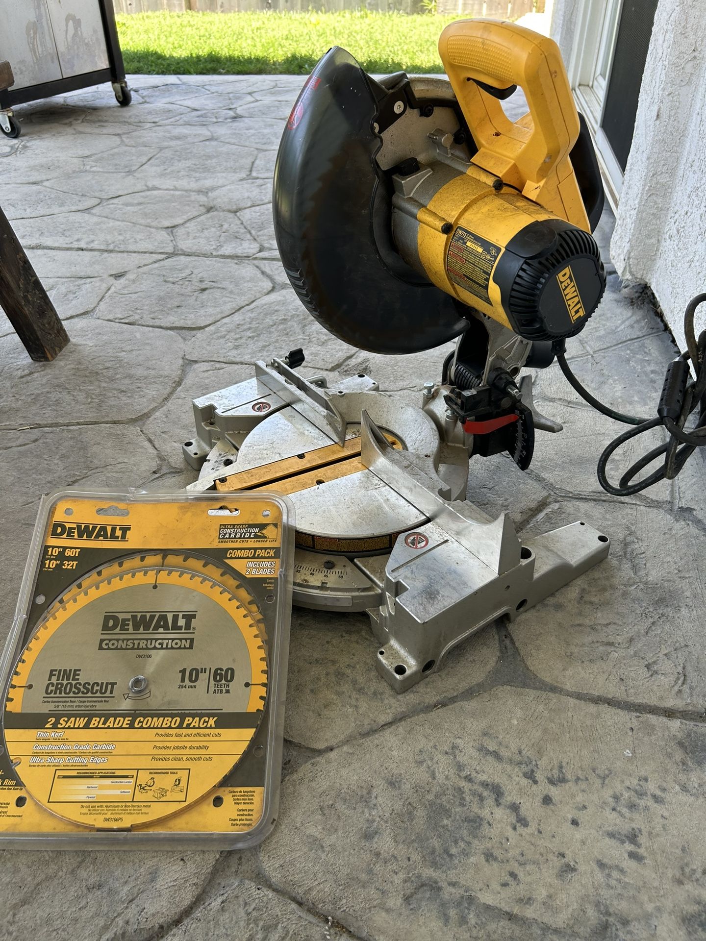 DeWALT
