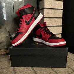 Jordan 1 Mids Size 10