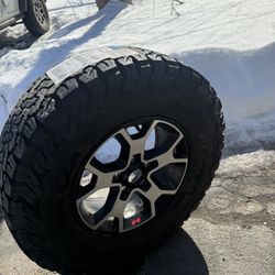 Jeep Wrangler W wheels Tire 285-70-r70 BFGoodrich 