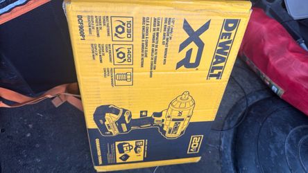 Dewalt 1/2 in impact with battery and charger