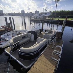 2019 22’ Harris Pontoon Boat 