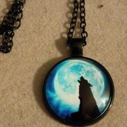 Necklace With Wolf Howling On A Pendant In Perfect Condition 