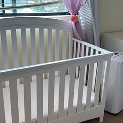 Nursery set- Crib, Mattress, & Dresser