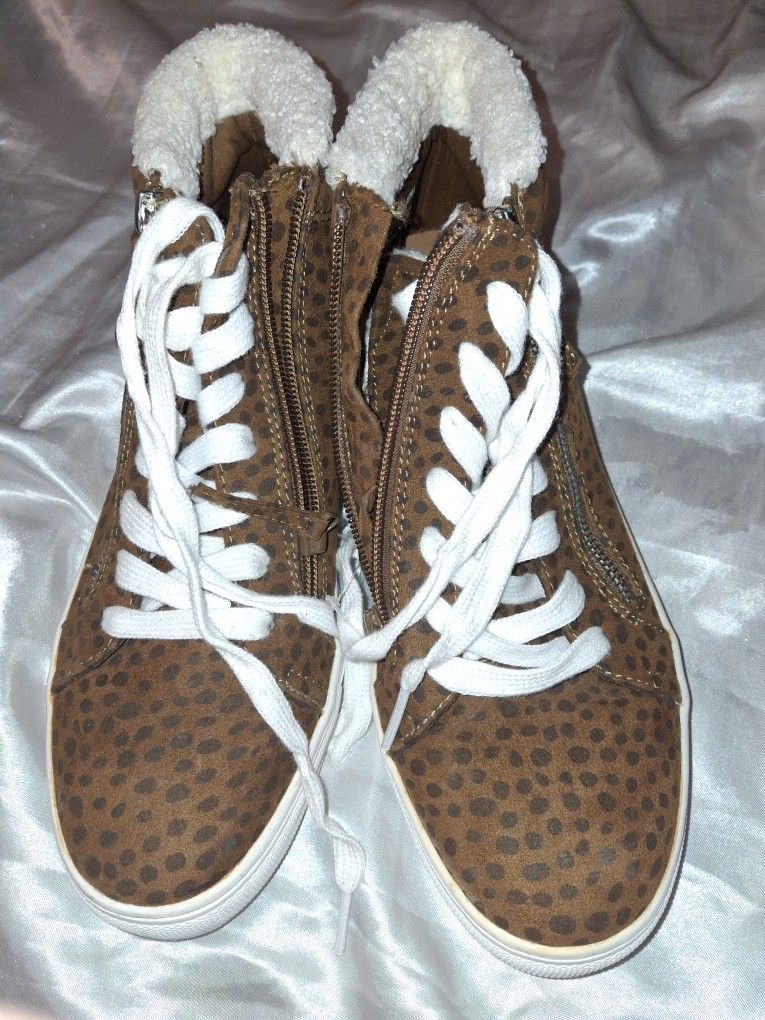 Women's Size 9.5 Leapord Fur Lined Boots