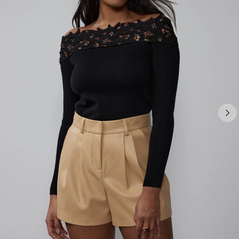 NEW YORK & COMPANY Lace Off Shoulder Pullover Medium