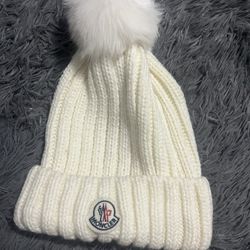 Cream hotsell moncler hat