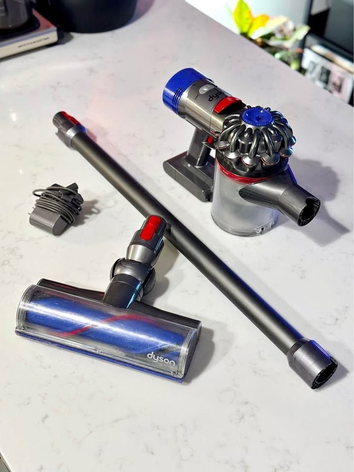 Firm price! Dyson v7s vacuum