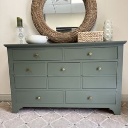 Beautiful Green 7 Drawer Modern Dresser 