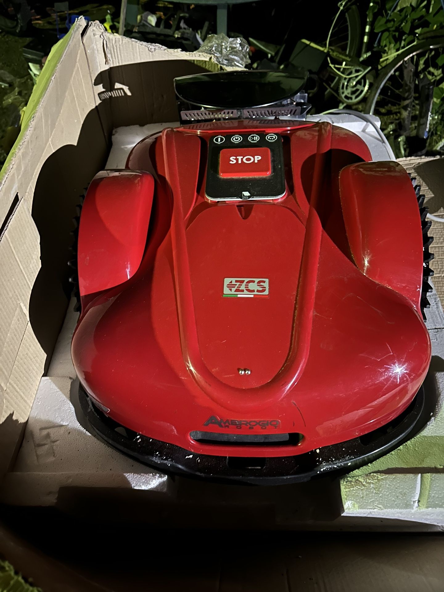 L85 Elite AMBROGIO ROBOT LAWN MOWER