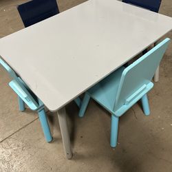 Kids Table & Chairs