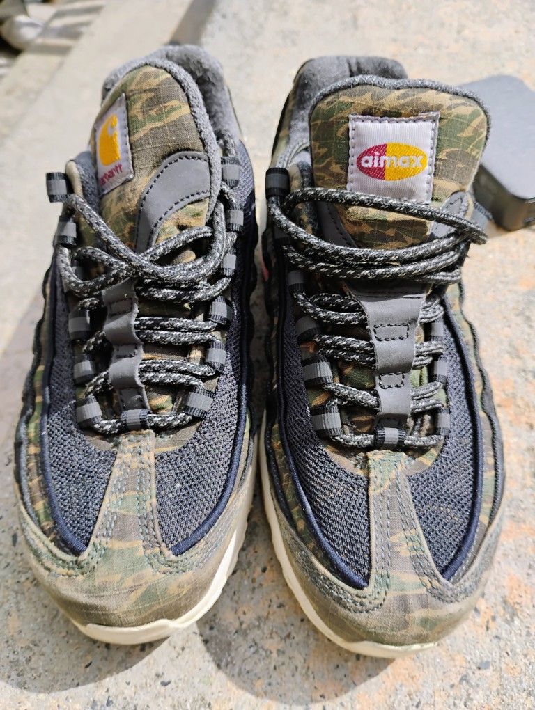 Nikes Size 4