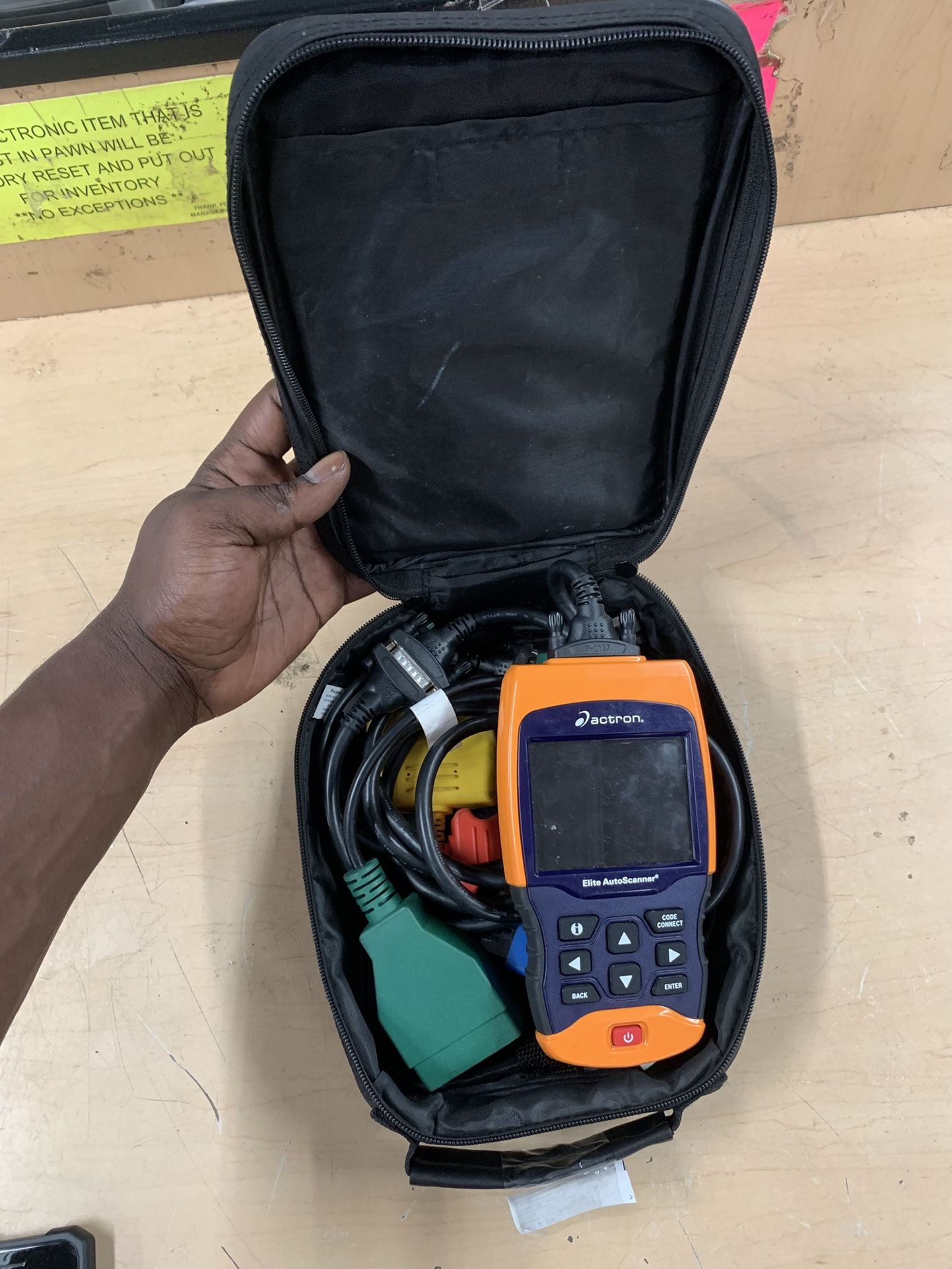 SCANNER, ELECTRONICS ACTRON W/CASE AND ALL THE WIRES π€π