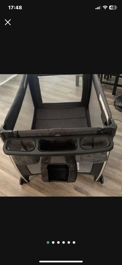 Collapsable Baby Crib