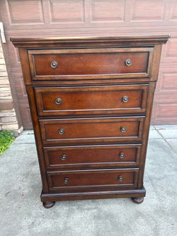 Solid Wood 5-Drawer tall Dresser/Chest