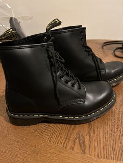 Women’s Size 9 Doc Martens