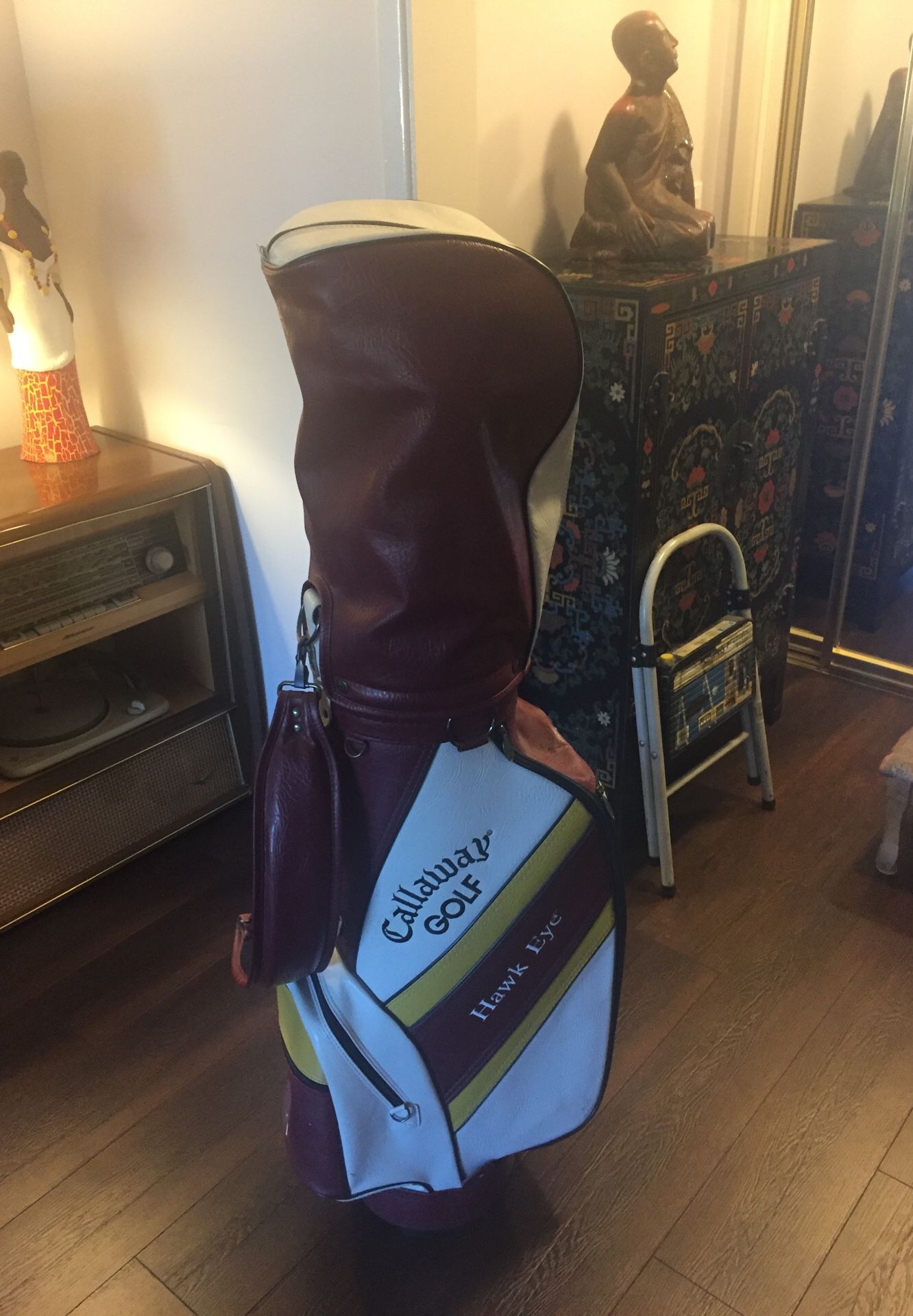 Vintage Callaway Gold Bag with clubs