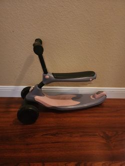Scooter that converts to a sitting scooter